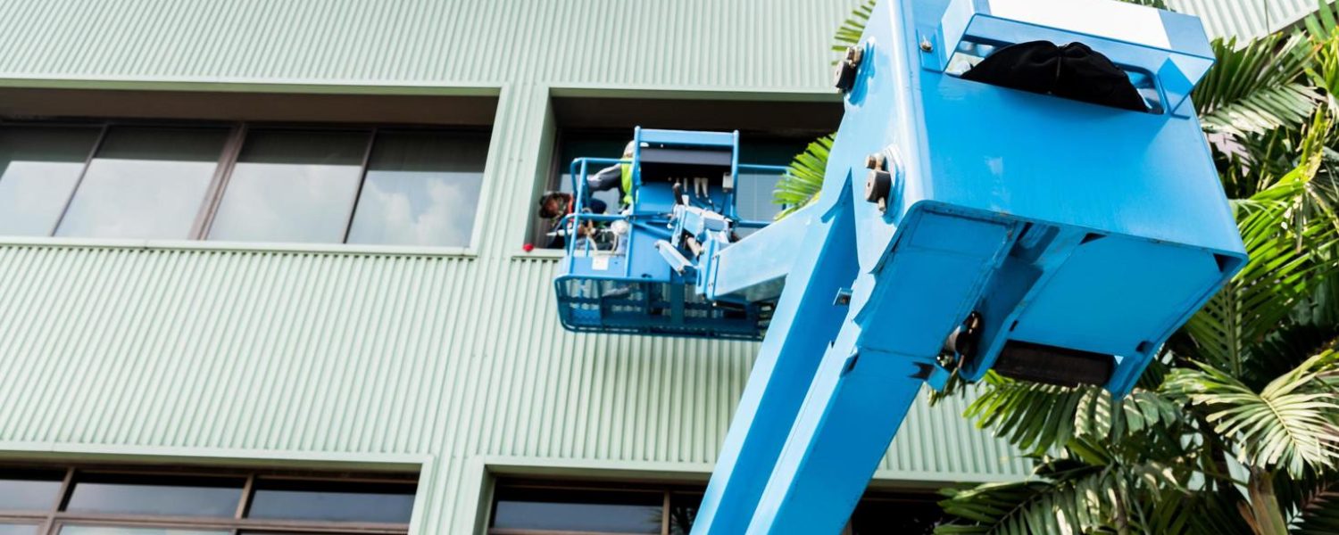 high-rise-building-maintenance-engineers-using-cranes-free-photo